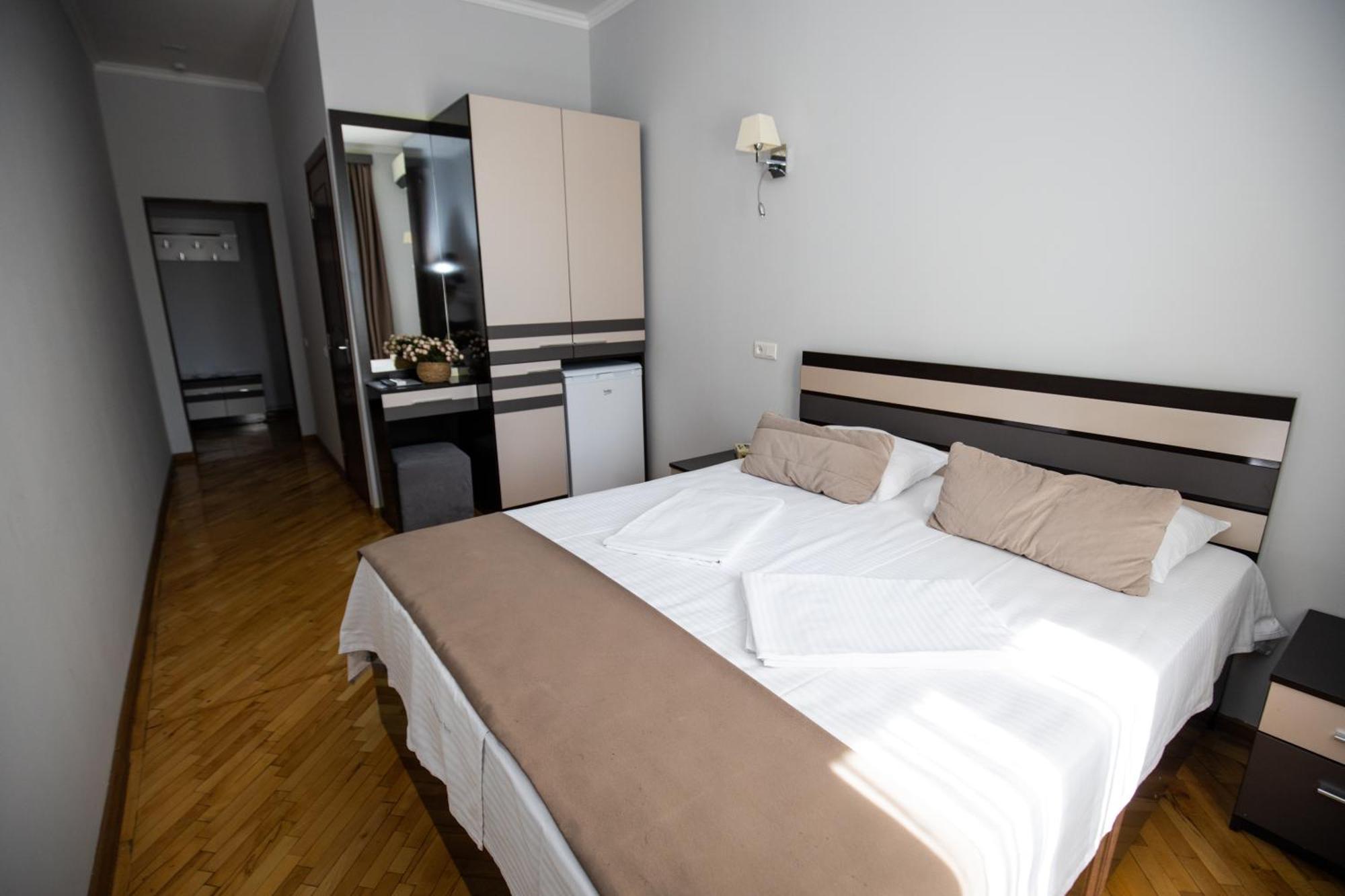 Yereone Hotel Apartment Erivan Exterior foto