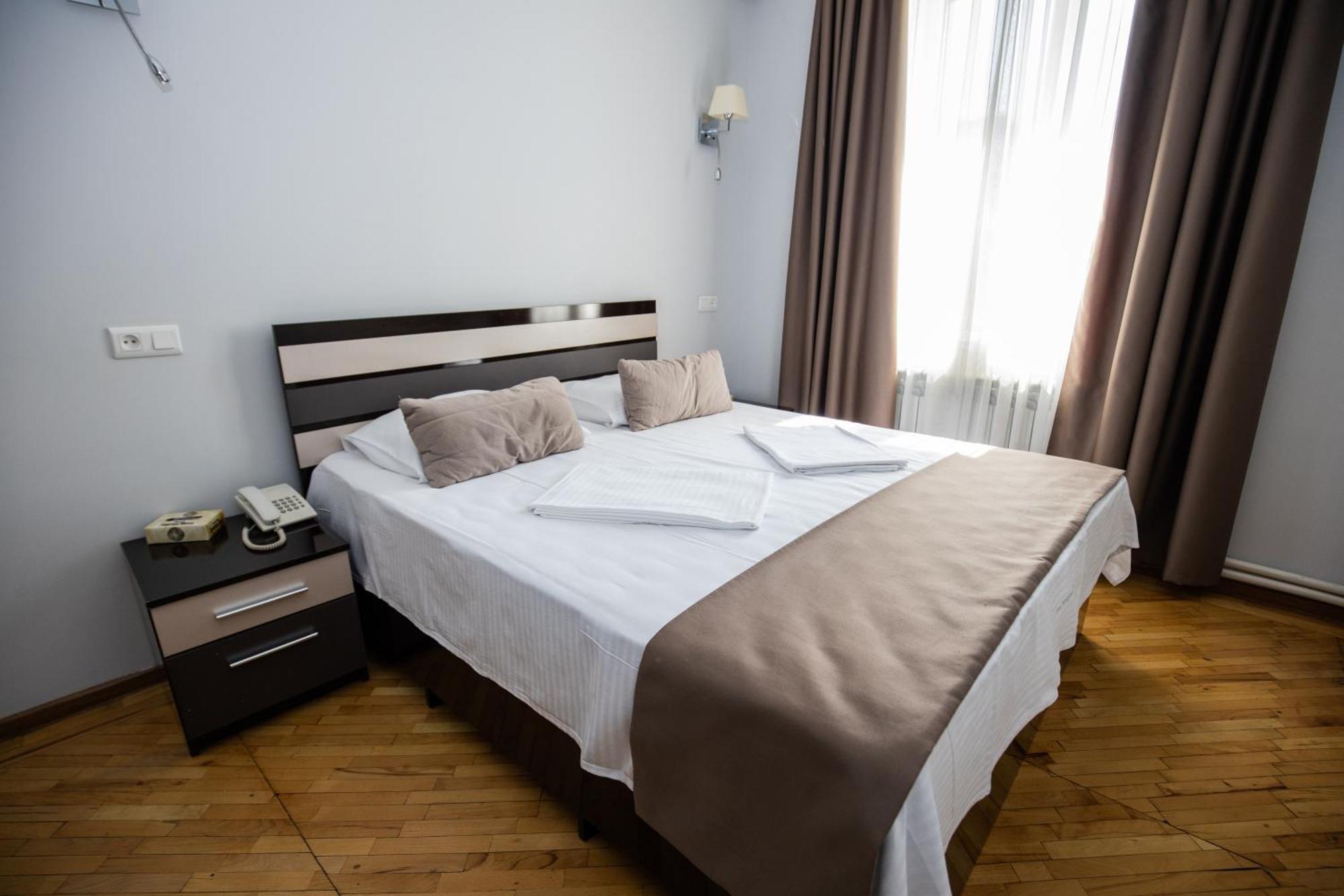 Yereone Hotel Apartment Erivan Exterior foto